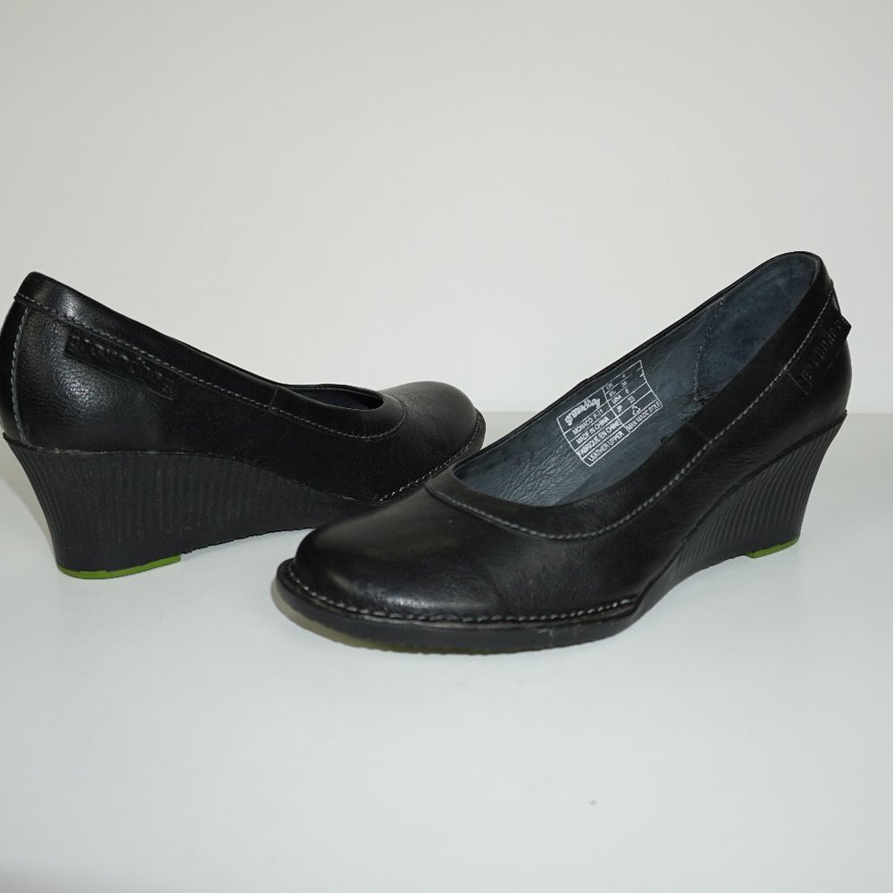 Groundhog Women's Monaco Slip-On Loafer,Black 6 US